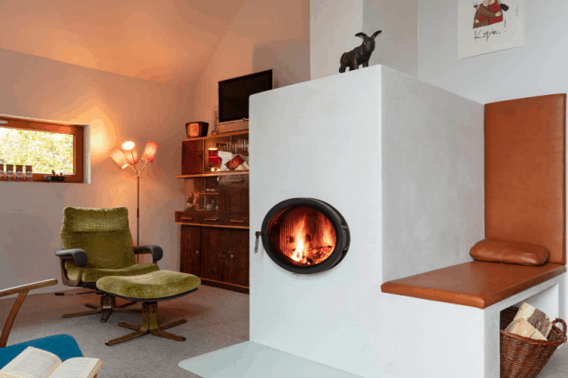 Fugenlose Oberfläche für die Ofenbank | Malerbetrieb Ingo Häusler Heilbronn