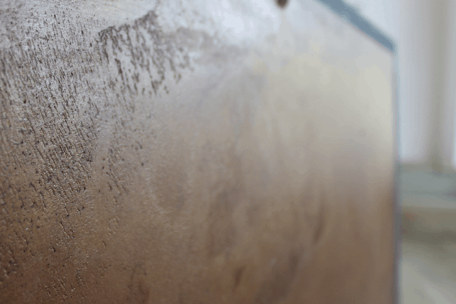 Im Schauraum ausgestellte Musterplatten für Fugenlose Oberflächen | Malerbetrieb Ingo Häusler Heilbronn