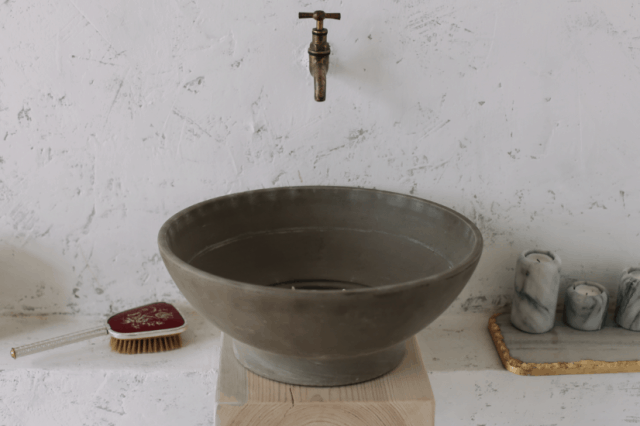 Optischer Blickfang hinter dem Waschbecken – Fugenlose Oberfläche | Malerbetrieb Ingo Häusler Heilbronn